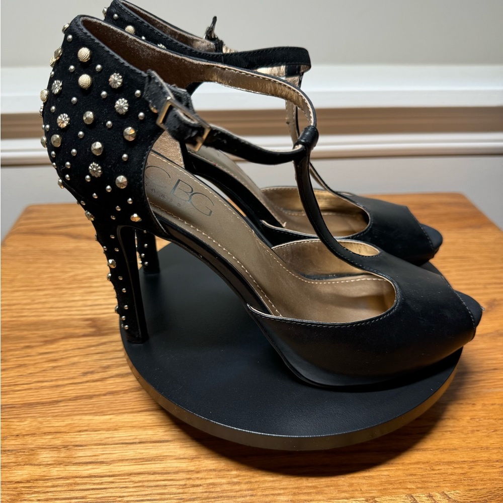 BC BG Black leather heels